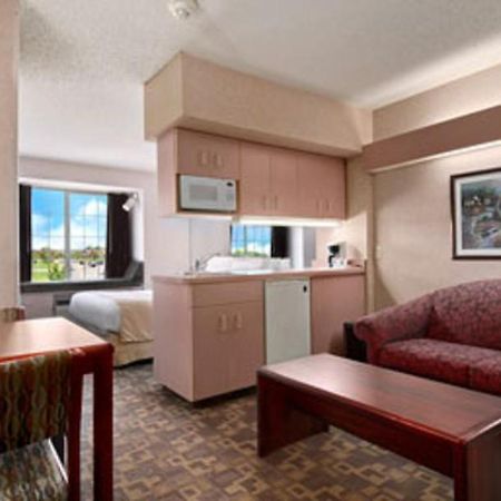 Microtel Inn & Suites By Wyndham Rochester North Mayo Clinic Exterior foto