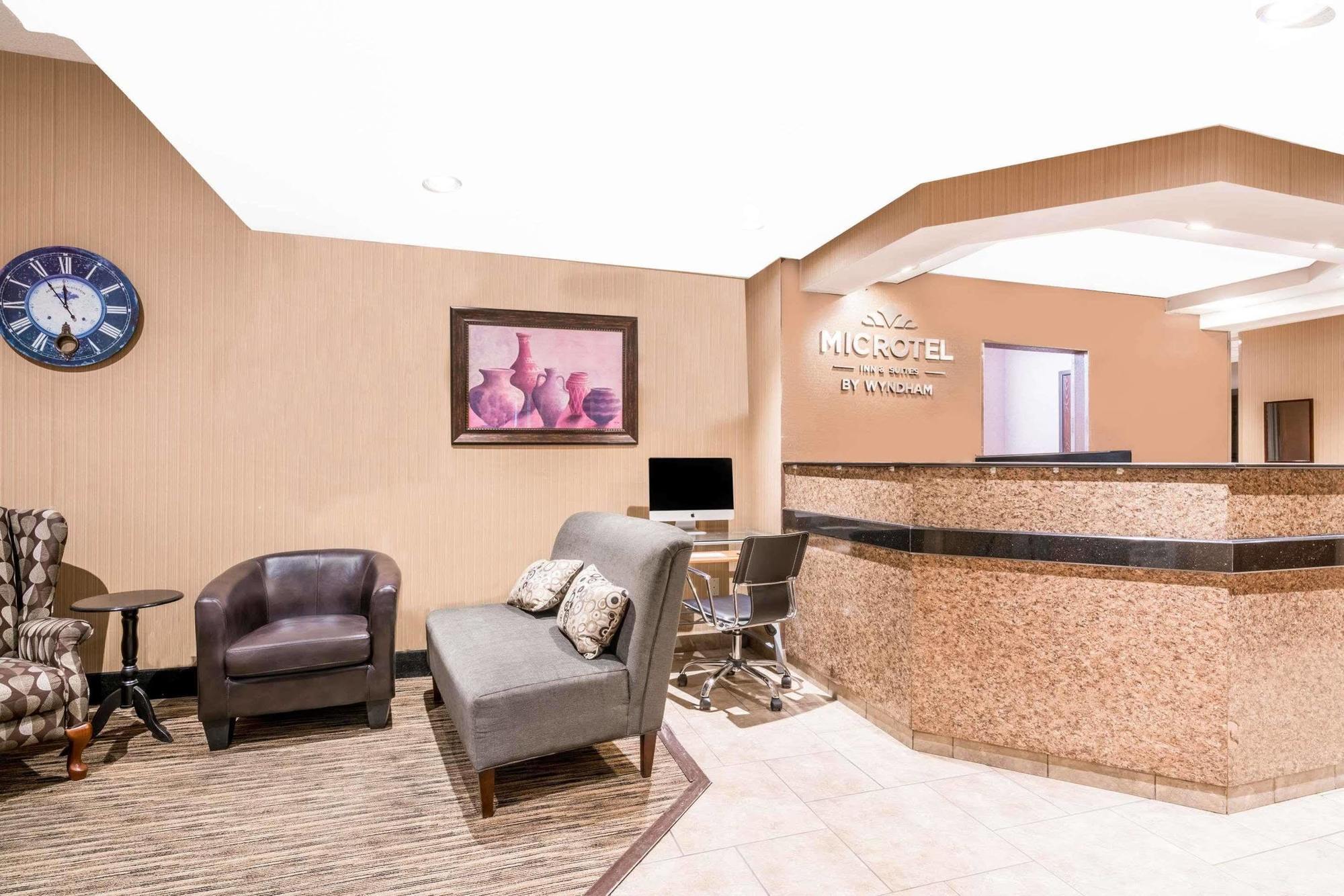 Microtel Inn & Suites By Wyndham Rochester North Mayo Clinic Exterior foto