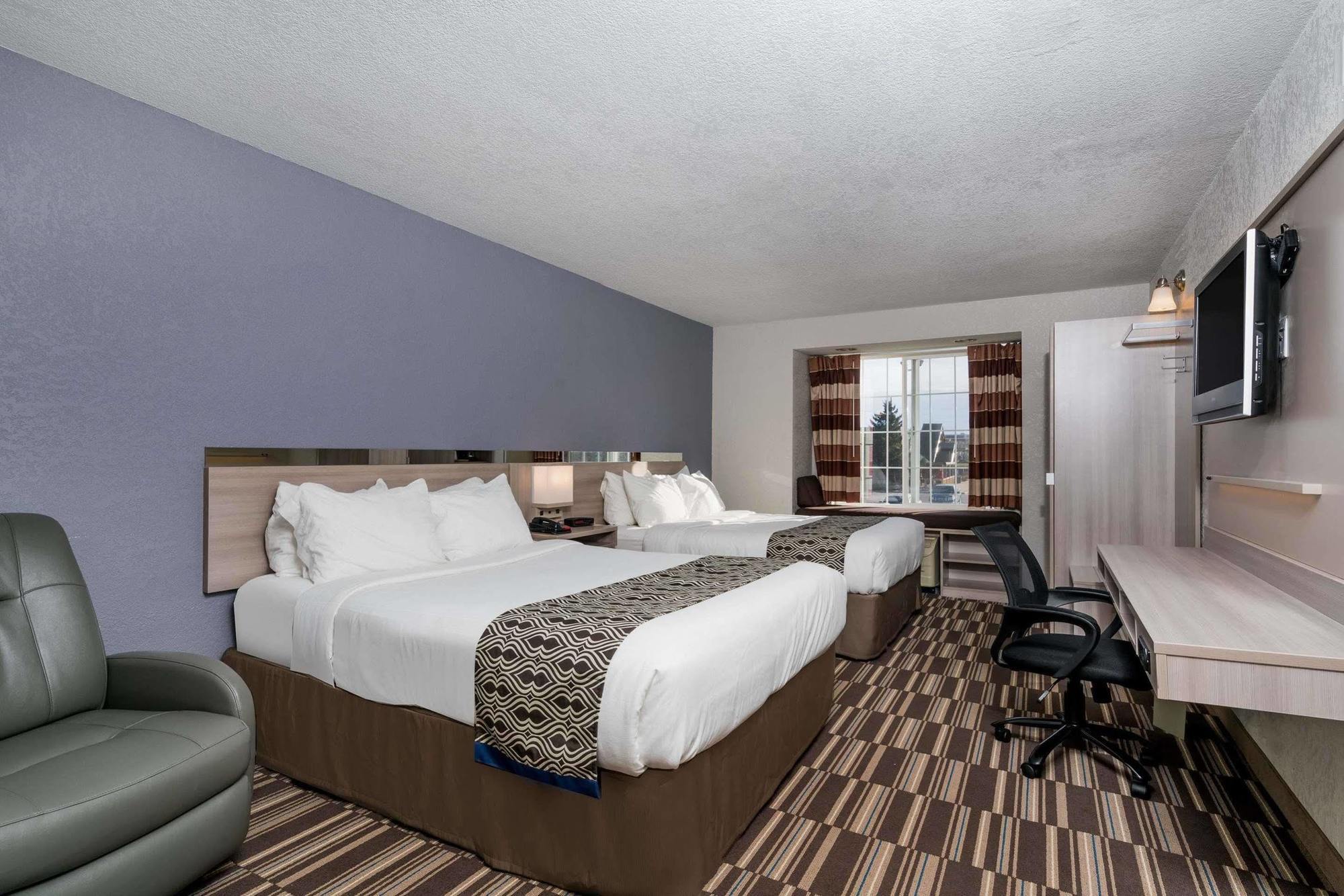 Microtel Inn & Suites By Wyndham Rochester North Mayo Clinic Exterior foto