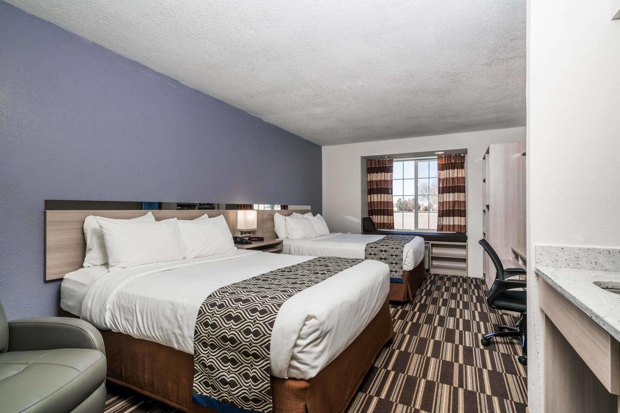 Microtel Inn & Suites By Wyndham Rochester North Mayo Clinic Exterior foto