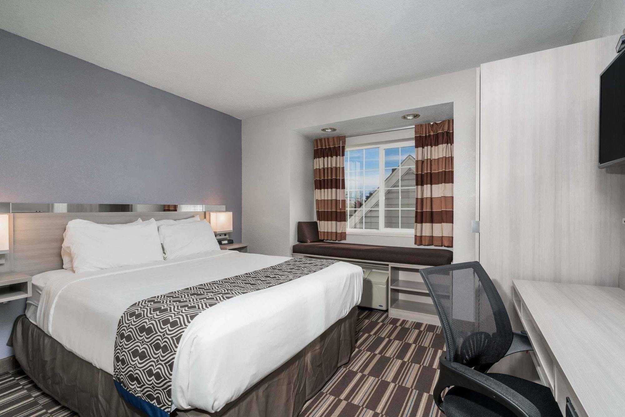 Microtel Inn & Suites By Wyndham Rochester North Mayo Clinic Exterior foto